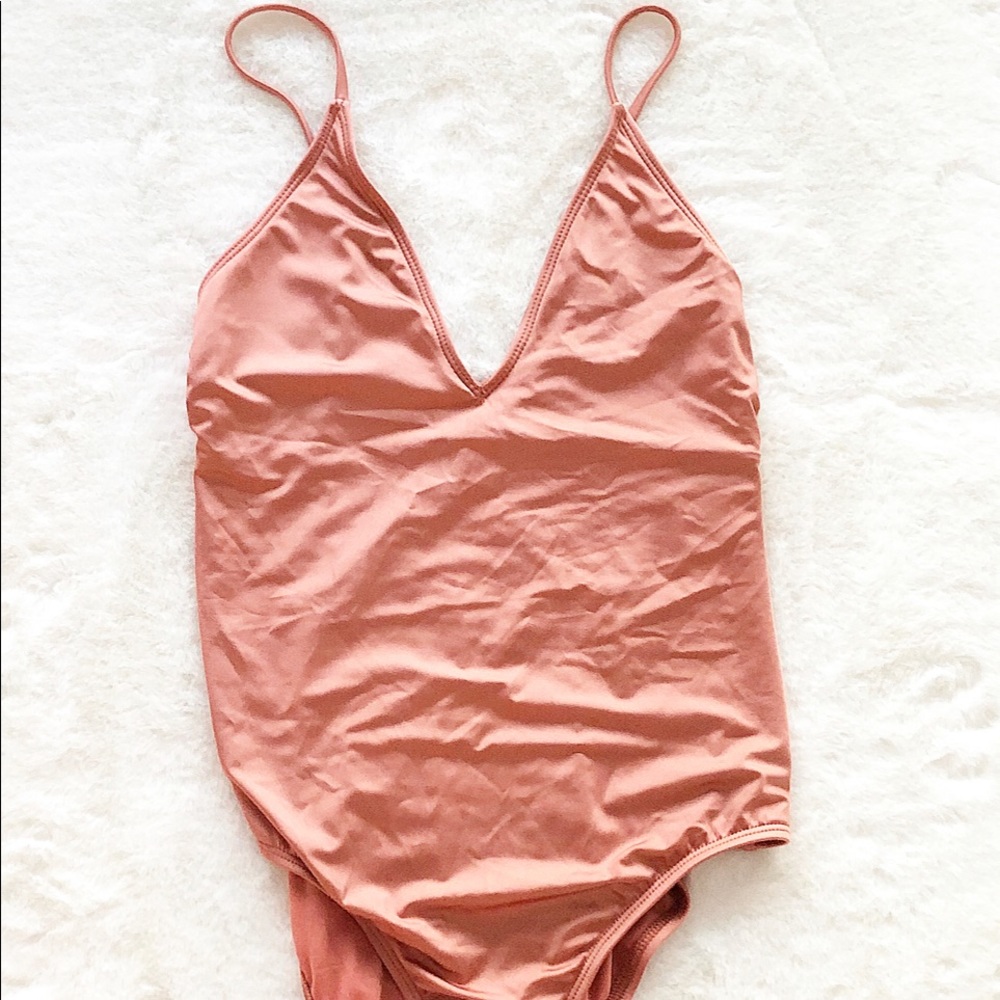 🥰 Gianni Bini Bronze One Piece Swimsuit